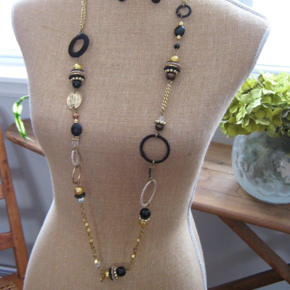 House of Moda Earring and Necklace Set - Picture 2 of 8